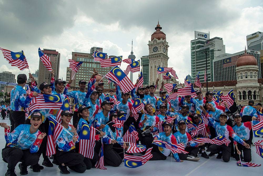 Sambutan Hari Kebangsaan 2022 dengan tema &#039;Keluarga Malaysia Teguh Bersama&#039; kembali diadakan di Dataran Merdeka. -Foto Bernama