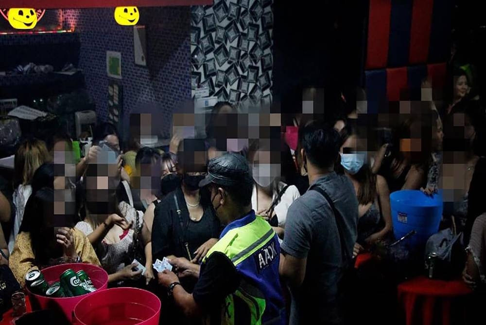 Seramai 36 orang individu ditahan kerana melakukan pelbagai kesalahan syariah dalam operasi bersepadu bersama agensi lain pada 19 Ogos lalu. Foto: FB DBKL