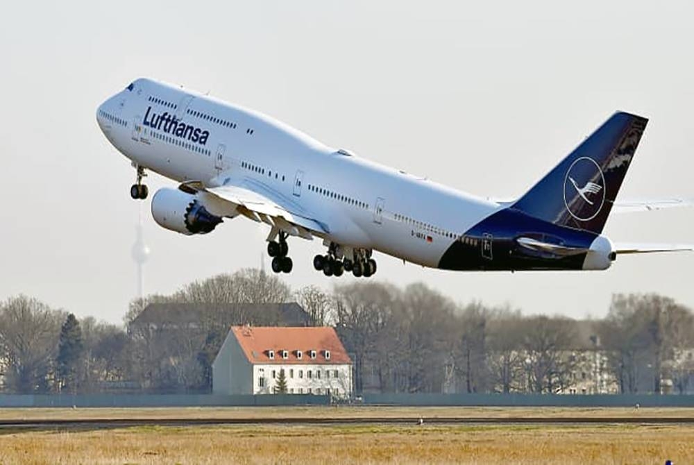 Pesawat Boeing 747-8 pernah digunakan oleh syarikat penerbangan Lufthansa. - Foto AFP