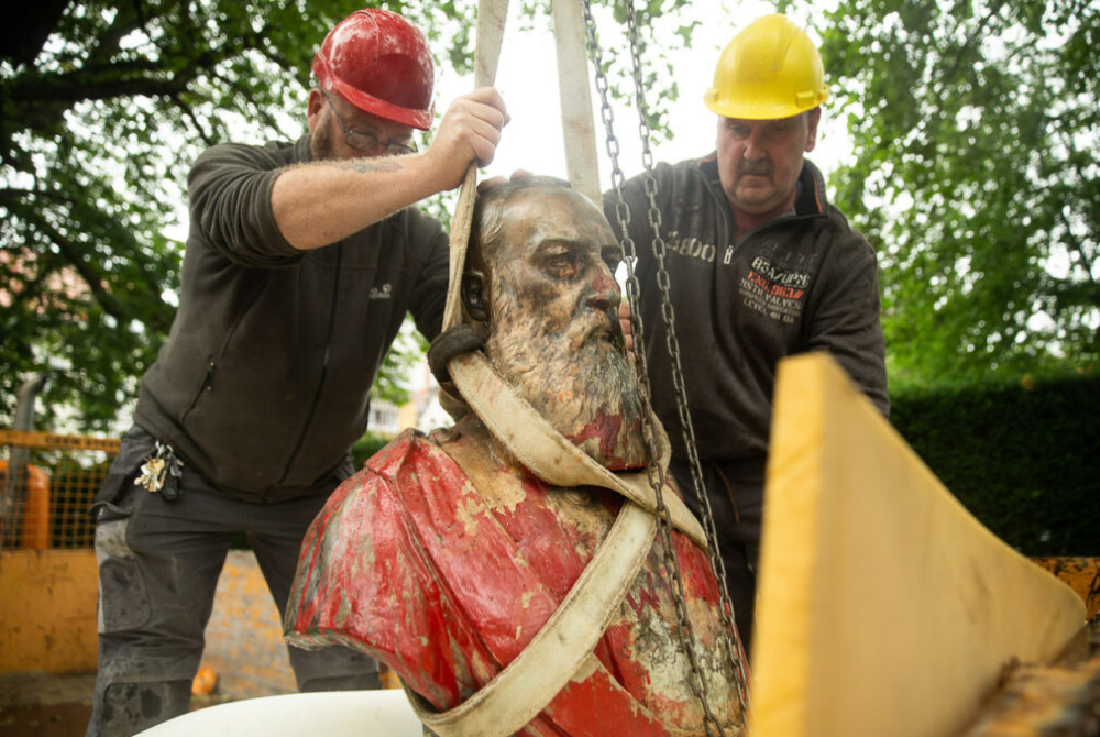 Patung Raja Leopold II dirosakkan oleh aktivis antiperkauman semasa gelombang protes Black Lives Matter yang melanda seluruh dunia dua tahun lalu.