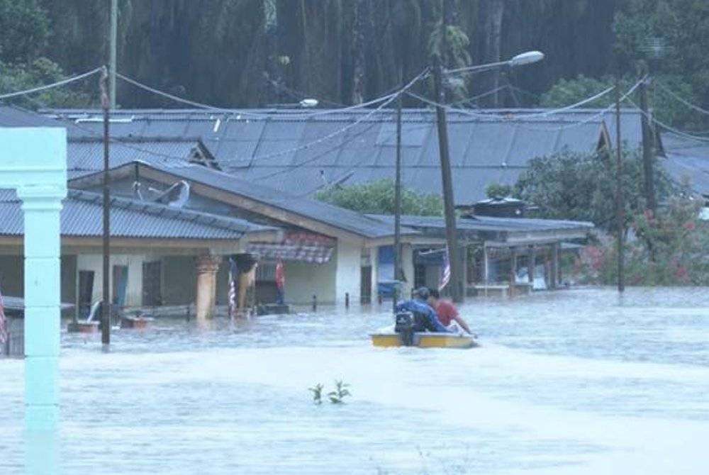 MetMalaysia dan pakar cuaca baru-baru ini telah pun meramalkan bakal berlaku bencana banjir besar dan ribut petir pada tempoh monsun timur laut. - Foto hiasan