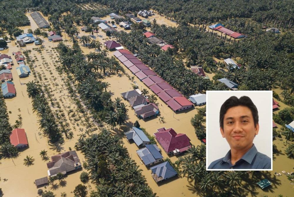 Keadaan banjir di Bukit Changgang, Kuala Langat pada Disember lalu. - Foto 123RF (Gambar kecil: Ahmad Shazrin)