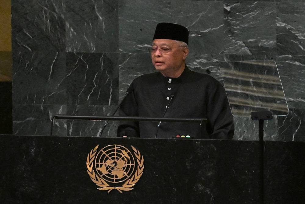 Perdana Menteri, Datuk Seri Ismail Sabri Yaakob berucap menyampaikan Kenyataan Negara dalam Bahasa Melayu di Perhimpunan Agung Pertubuhan Bangsa-Bangsa Bersatu (UNGA) ke-77 di sini pada Jumaat. - Foto Bernama