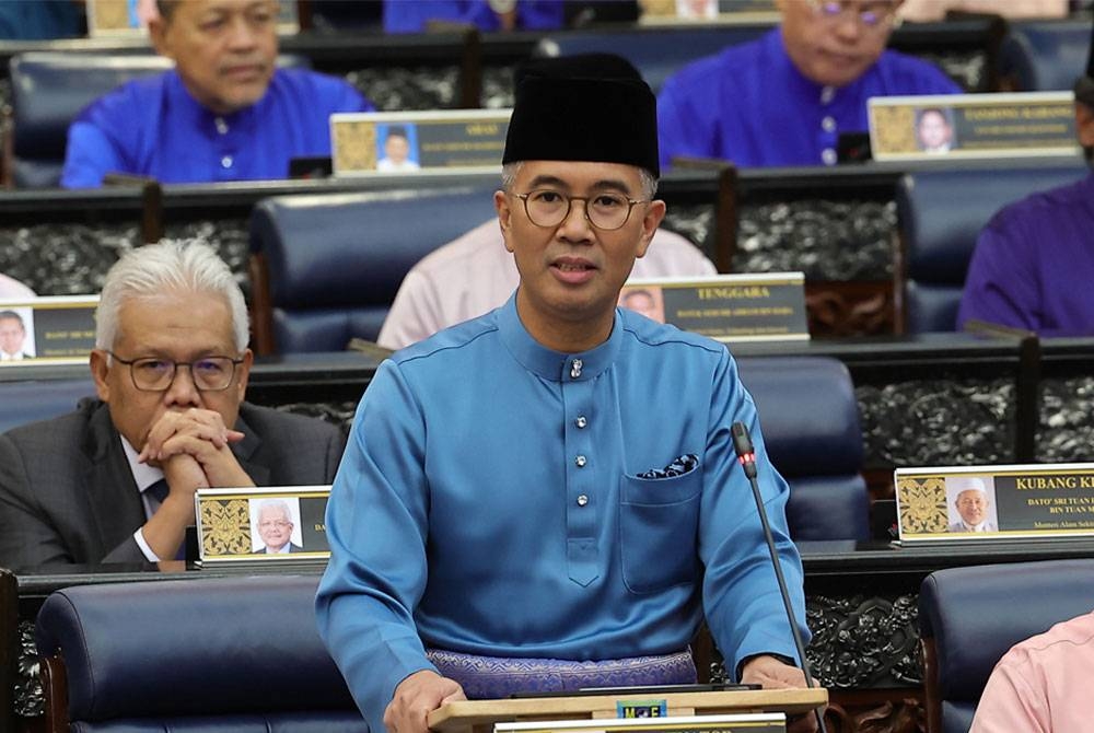 Menteri Kewangan, Tengku Datuk Seri Zafrul Tengku Abdul Aziz ketika membentangkan Bajet 2023 di Parlimen, pada Jumaat. - Foto Bernama