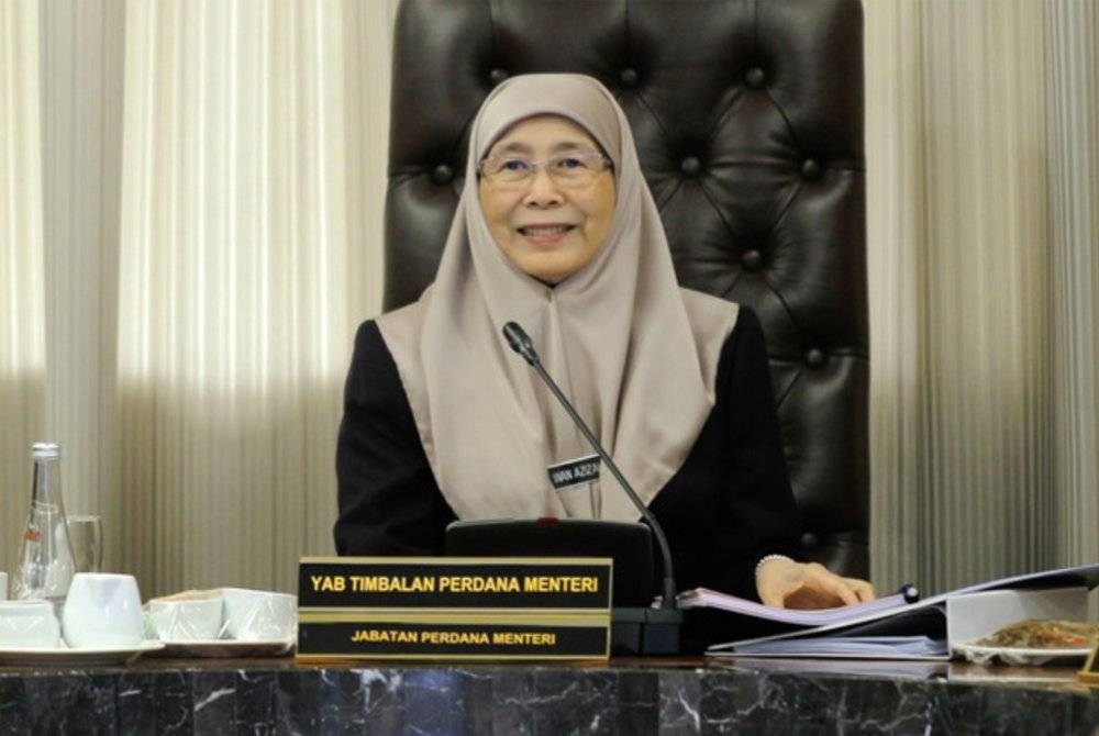 Dr Wan Azizah wanita pertama di negara ini dilantik sebagai Timbalan Perdana Menteri.