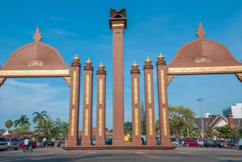 Pintu Gerbang Kota Sultan Ismail Petra mercu tanda negeri Kelantan. - Foto 123RF