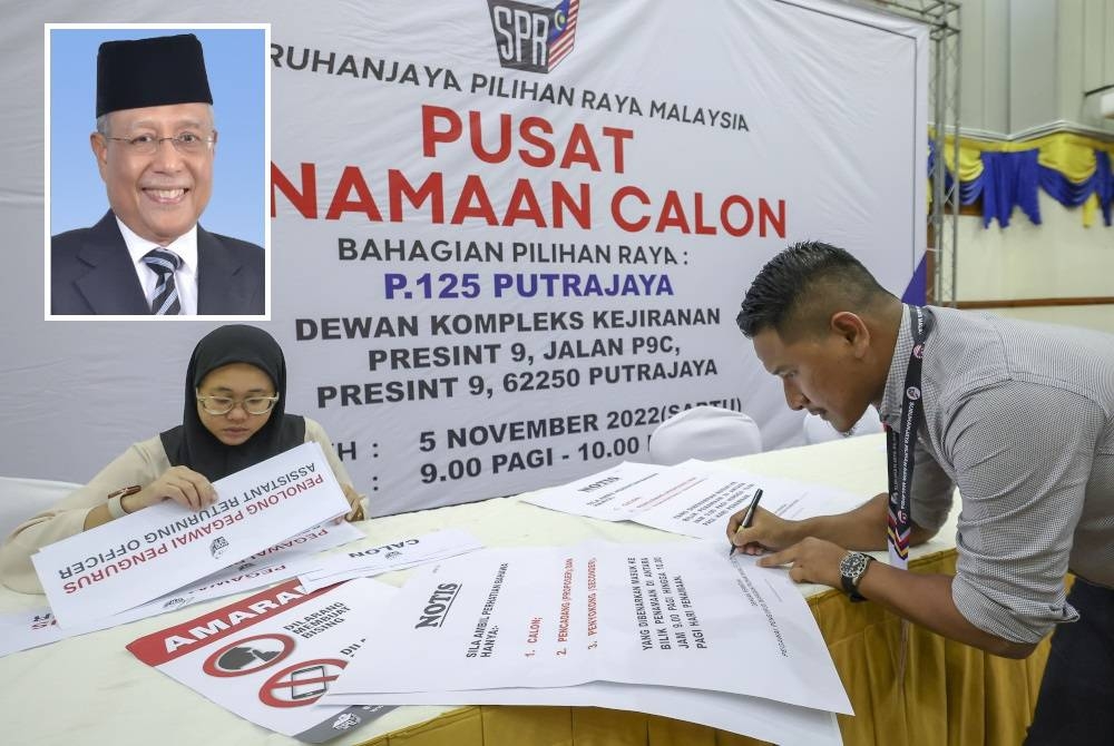 Petugas SPR melakukan persiapan di Pusat Penamaan Calon Parlimen P.125 Putrajaya pada Jumaat. (Gambar kecil: Abdul Aziz)