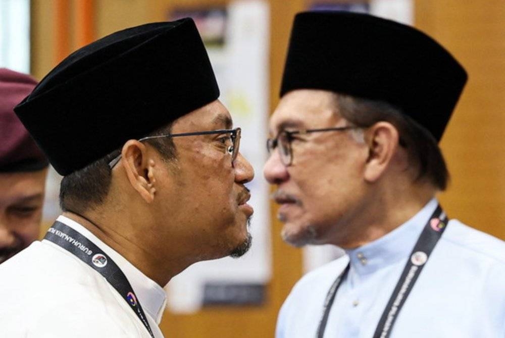 Parlimen Tambun bakal menyaksikan persaingan sengit antara penyandang, Ahmad Faizal Azumu dengan calon bakal Perdana Menteri PH, Datuk Seri Anwar Ibrahim.