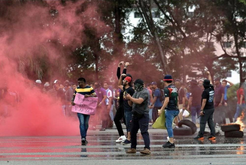 Taasub menzahirkan watak-watak seperti keterlaluan, melampau, tidak boleh terima kritikan, tidak rasional, ekstrem dan sangat radikal terhadap sesuatu perkara. (Gambar hiasan)