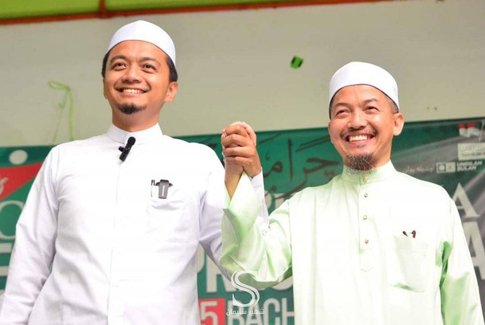 Mohd Syahir (kiri) mendapat sokongan penuh mantan penyandang kerusi Parlimen Bachok, Nik Mohamad Abduh yang juga anak bekas Menteri Besar Kelantan, Allahyarham Nik Abdul Aziz Nik Mat.