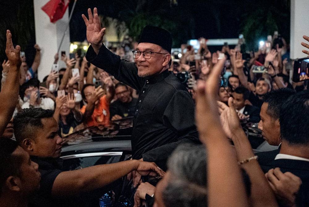 Kunci utama kestabilan politik dan kerajaan perpaduan bakal dibentuk Anwar sudah pastinya bergantung kepada kesepakatan dan kerjasama antara barisan kabinet kecil yang akan diumumkannya tidak lama lagi.