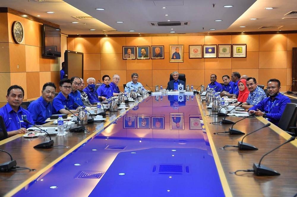 BN kini hanya terdiri daripada empat parti komponen iaitu UMNO, MCA, MIC dan PBRS.