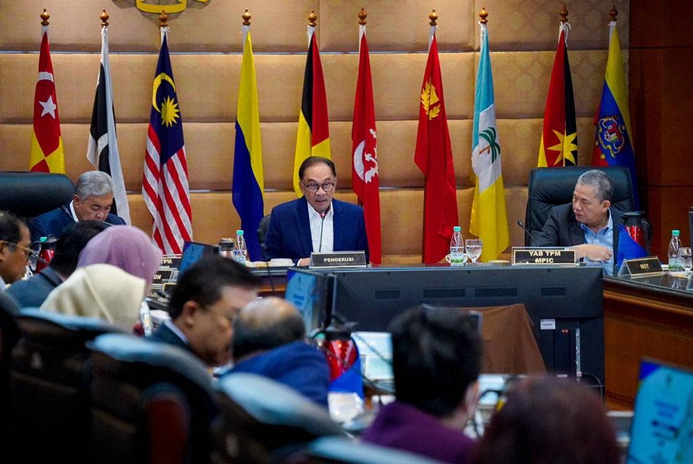 Anwar mempengerusikan Mesyuarat Majlis Tindakan Sara Hidup Negara (NACCOL) Bilangan 4, Tahun 2022 pada Selasa.