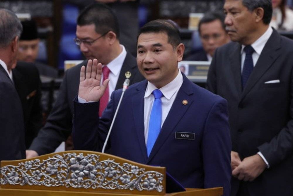 Sebagai Menteri Ekonomi, Rafizi sepatutnya menumpukan kepada polisi-polisi ekonomi yang bersifat lebih makro dan menyeluruh. - Foto Bernama