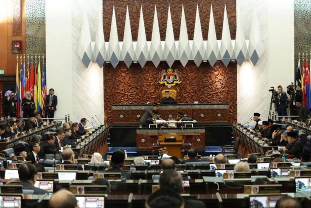 Parlimen bukan sarkas, ia bukan tempat untuk ‘badut politik’. Ia ada prestij dengan nilai budaya berbeza. - Foto Bernama