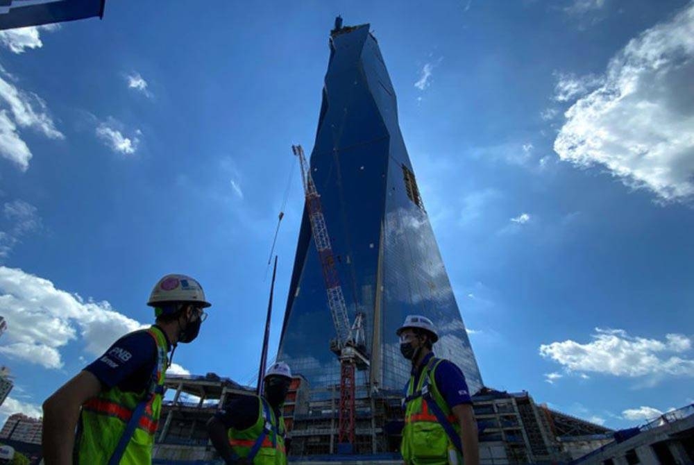 Apa guna membelanjakan begitu banyak wang membina menara tertinggi di Malaysia kalau tidak menjamin keuntungan. - Foto Bernama