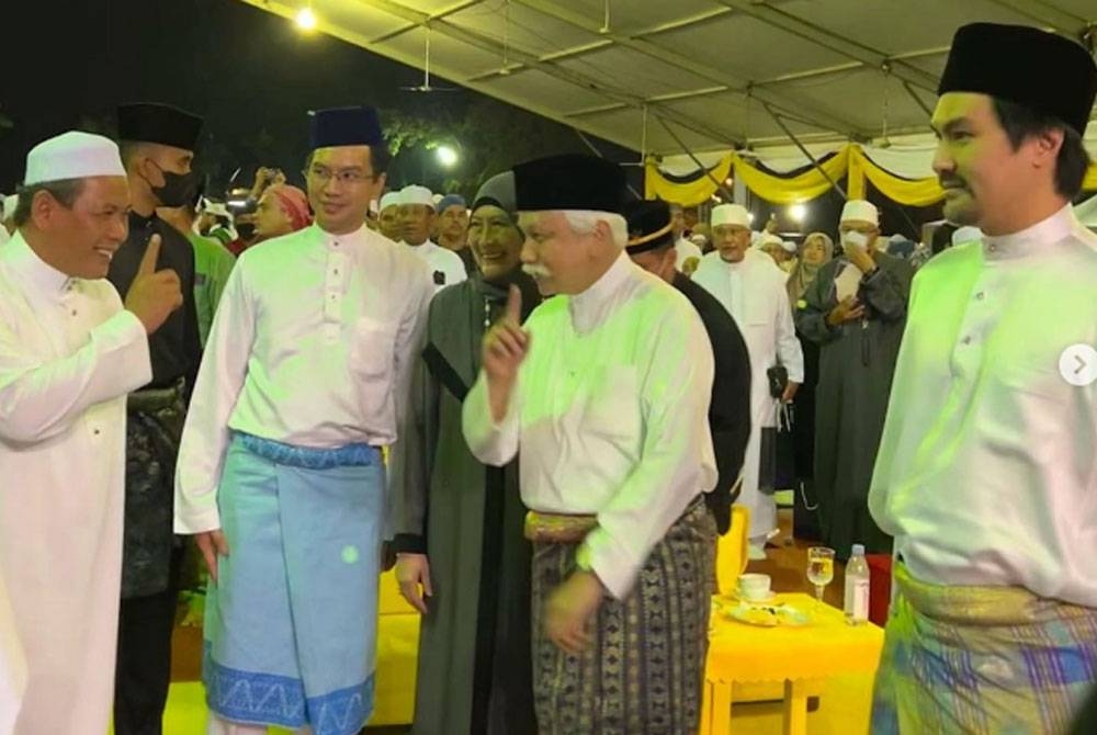 Dari kiri, Menteri Besar Negeri Sembilan, Datuk Seri Aminuddin Harun; Tunku Zain; Tunku Ampuan Besar Negeri Sembilan, Tuanku Aishah Tengku Besar Mahmud; Tuanku Muhriz Tuanku Munawir dan Tunku Ali Redhauddin pada Majlis Negeri Sembilan Berselawat, 5 Januari lalu sempena Hari Keputeraan ke-75 Yang di-Pertuan Besar Negeri Sembilan.