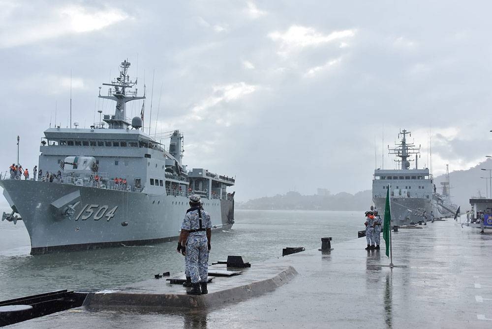 Proses pelan pembangunan kekuatan aset TLDM turut ambil kira antara lain strategi, ancaman, kemampuan modal insan dan industri, kos kewangan, birokrasi dan akauntabiliti. - Foto Facebook Tentera Laut Diraja Malaysia