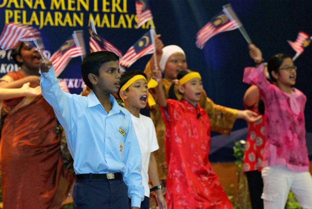 Sambil kita meraikan anak-anak yang cemerlang, kita jangan lupa untuk memberi perhatian kepada anak-anak yang ketinggalan dalam pelajaran. (Gambar hiasan)