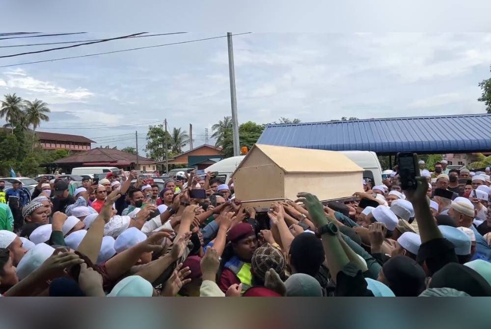 Pengalaman individu yang bernilai tinggi akan lenyap begitu sahaja tanpa dapat dirujuk, dikongsi dan dimanfaatkan oleh generasi akan datang sekiranya tidak dibukukan. - Gambar hiasan