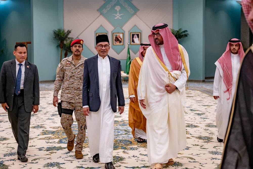 Anwar ketika mengadakan lawatan rasmi ke Arab Saudi baru-baru ini. - Foto: FB Anwar Ibrahim