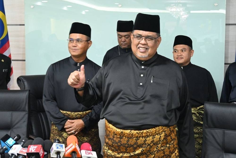 Ketua Menteri Datuk Seri Ab Rauf Yusoh ketika menghadiri sidang akhbar di Melaka pada Jumaat.