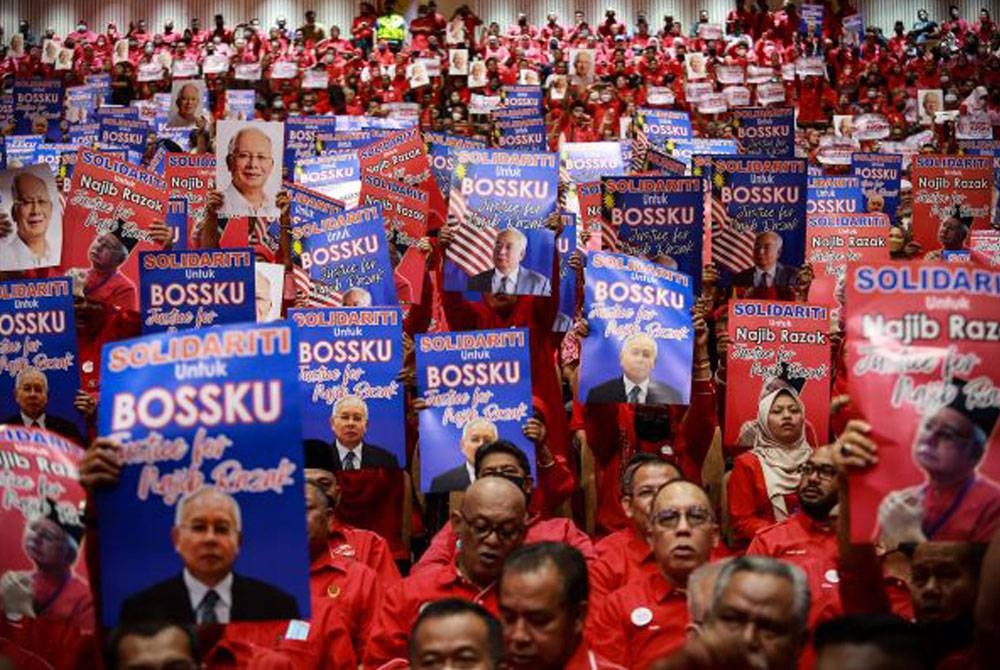 Himpunan mega melibatkan 3,000 perwakilan UMNO yang hadir Taklimat Khas Presiden UMNO di Dewan Merdeka WTC Kuala Lumpur pada 27 Ogos tahun lalu telah bersolidariti menuntut keadilan terhadap kes mahkamah dihadapi Najib.