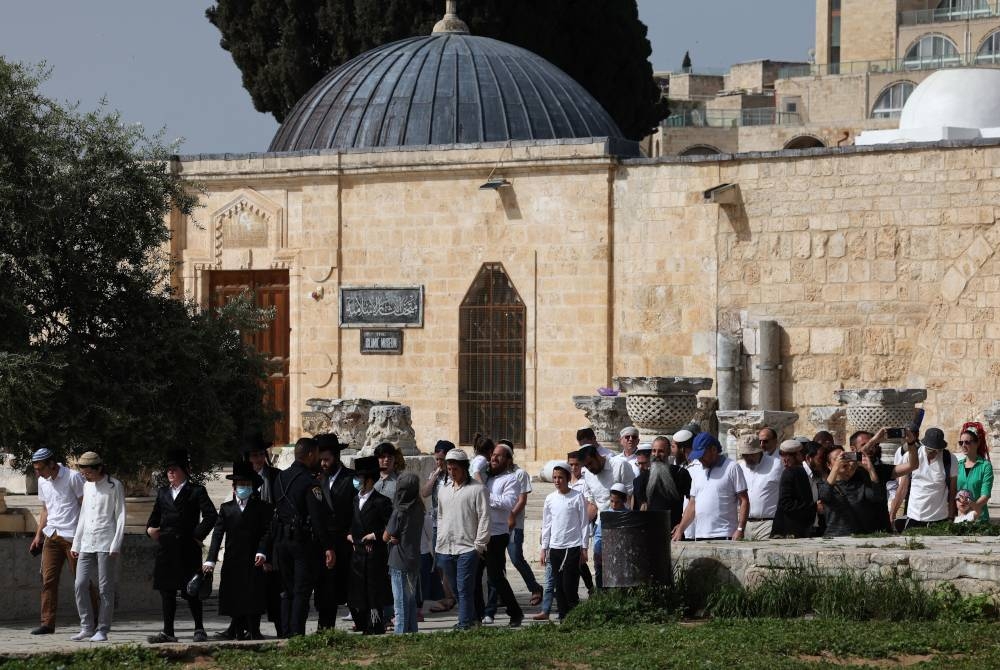 Lebih 1,500 pelampau Yahudi itu turut diiringi pihak berkuasa Israel.