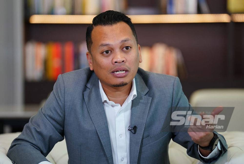 Wawancara eksklusif Sinar Harian bersama Menteri Sumber Asli, Alam Sekitar dan Perubahan Iklim, Nik Nazmi Nik Ahmad di pejabatnya pada Selasa. - Foto SINAR HARIAN / MOHD HALIM ABDUL WAHID