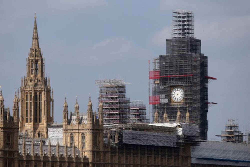 Kerja-kerja penyelenggaraan yang dilakukan di Elizabeth Tower pada 2018 lalu. Kerajaan UK meluluskan peruntukan RM540 juta bagi kerja-kerja baik pulih mercu tanda London ini.