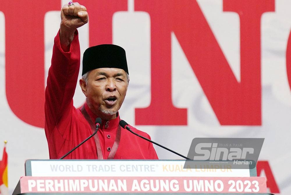 Ahmad Zahid ketika menyampaikan ucapan dasar presiden sempena Perhimpunan Agung UMNO 2023 pada Jumaat. - Foto Sinar Harian ROSLI TALIB