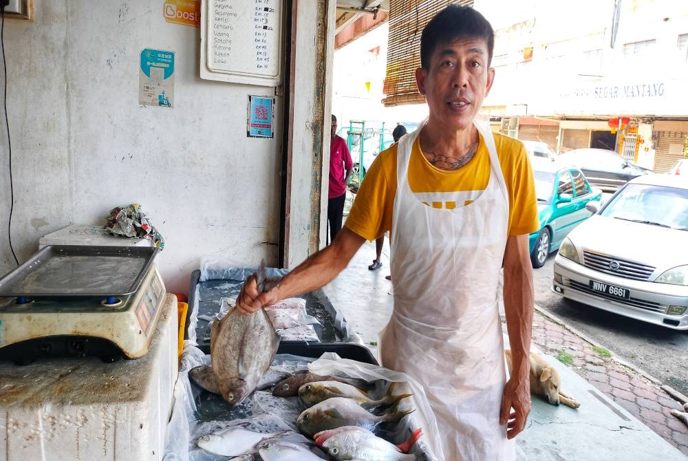 Safwan mendakwa antara yang naik harga ialah ikan selayang daripada RM10.50 sekilogram kepada RM15, selain kembung daripada RM14 kepada RM17 dan tongkol daripada RM11 kepada RM15.