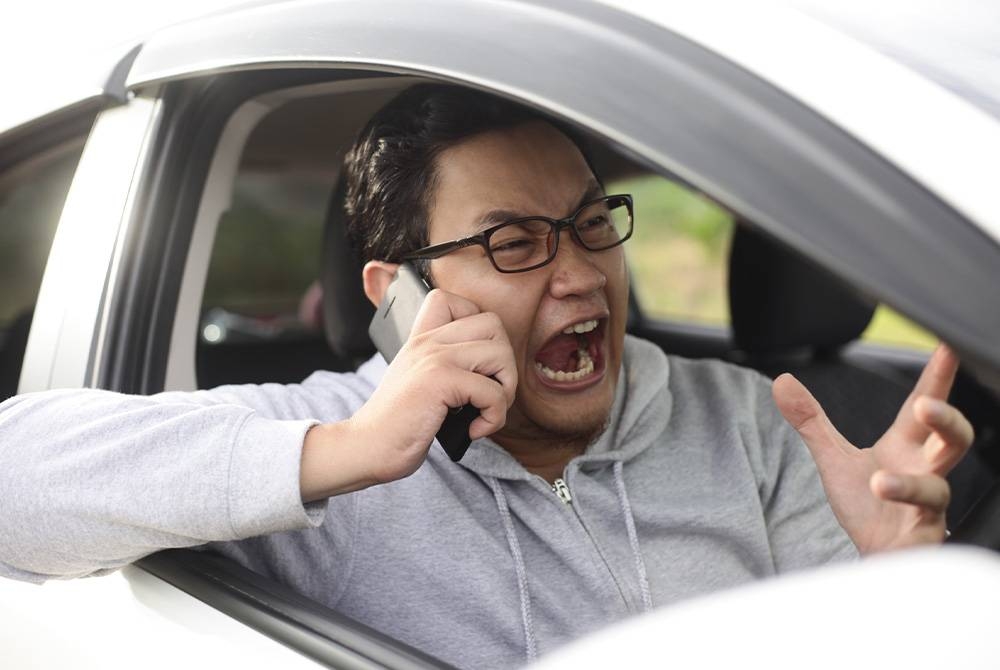 Kajian menunjukkan orang yang marah di jalan raya biasanya memandu lebih laju, lebih mudah terlibat kemalangan dan suka membuli pemandu lain - Gambar hiasan 123RF