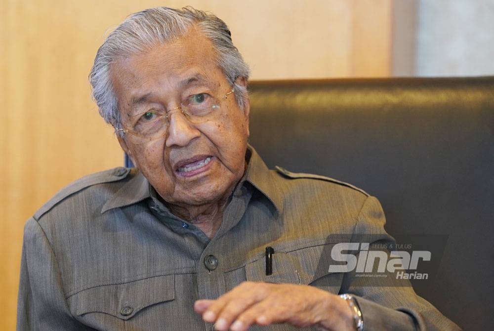 Dr Mahathir ketika temu bual eksklusif bersama Sinar Harian pada Khamis. - FOTO SINAR HARIAN/ROSLI TALIB