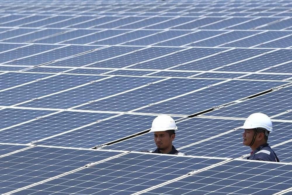 Infrastruktur penghasilan tenaga solar di China banyak tertumpu di wilayah utara iaitu di Shanxi, Xinjiang dan Hebei. - Gambar hiasan