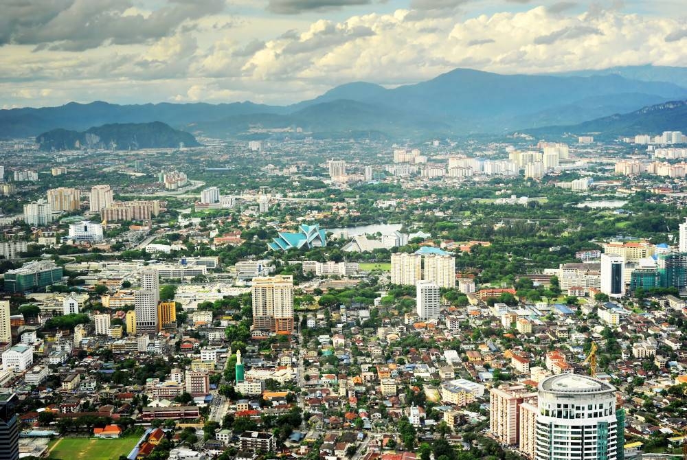 Di Malaysia, walaupun telah lama merdeka, namun masih lagi 'riuh' dengan isu melibatkan bangsa. - Foto 123RF