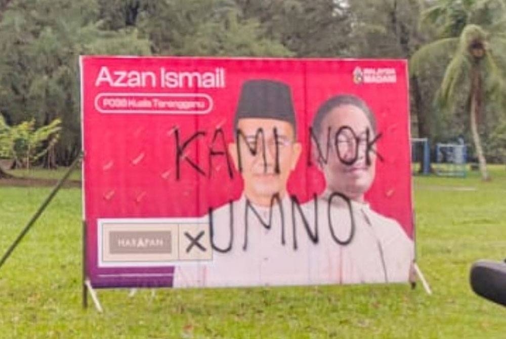 Pada Rabu, tular di media sosial mengenai poster papan iklan milik PH yang memaparkan gambar Azan bersama Anwar disimbah cat selain terdapat contengan tulisan bertajuk &#039;Kami Nok UMNO&#039;.