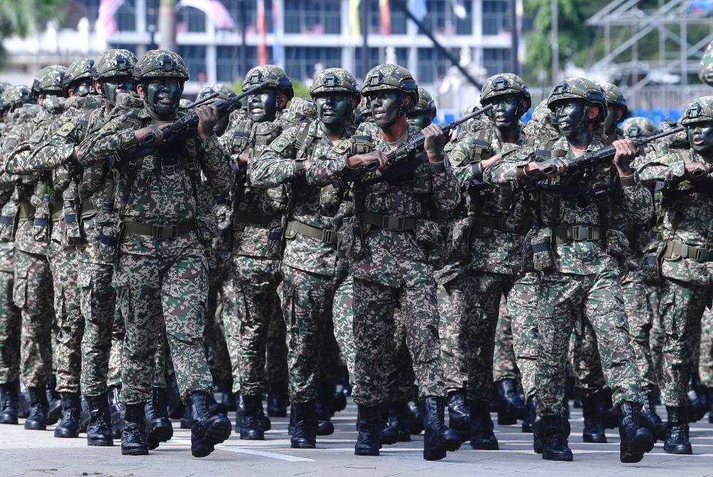 Sebarang ancaman ketenteraan ke atas negara, sama ada bagi tujuan penjajahan, amaran mahupun ugutan menjadi tanggungjawab ATM yang telah ditetapkan dan terkandung dalam Kertas Putih Pertahanan. - Gambar hiasan