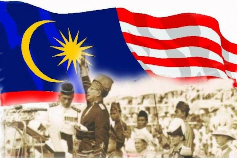 Di bawah bendera Jalur Gemilang, Malaysia mencapai kemerdekaan dan membina kehidupan kita dengan harmoni tanpa mengira bangsa, warna kulit atau kepercayaan.