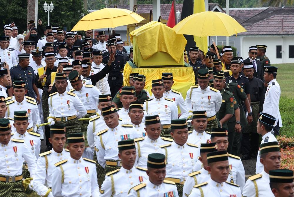 Suasana suram bagi rakyat Malaysia terutama di Negeri Sembilan ketika jenazah Tunku Ampuan Najihah dibawa dari Istana Seri Menanti untuk dikebumikan di Makam Diraja Seri Menanti pada 8 September lalu.