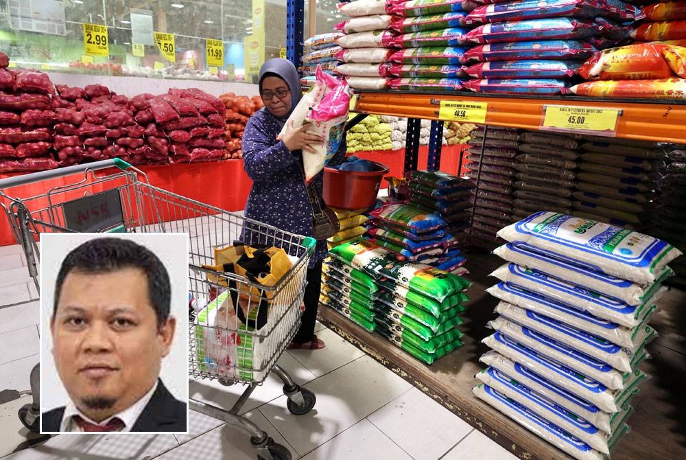 Pelanggan membeli beras tempatan di Pasar Raya Sri Ternak, Selayang ketika tinjauan Ops JAMIN hari ini. Gambar kecil: Mohd Faisol