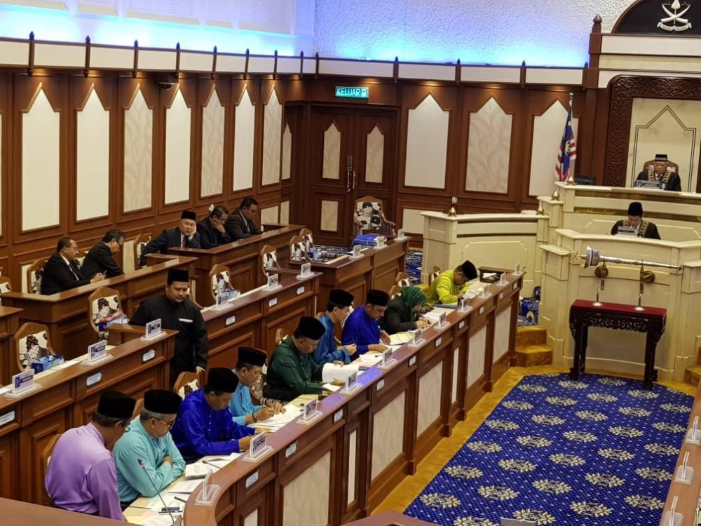 Abdul Rahim menjelaskan rakyat boleh memiliki rumah mampu milik menerusi rumah Makmur Pahang pada Sidang Dun, hari ini.