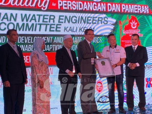 Sijil pengiktirafan tersebut disampaikan wakil MBOR, Edwin Yeoh kepada Wan Mohd Zamri Wan Ismail ketika majlis perasmian persidangan tersebut.