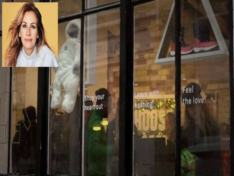 Kedai amal yang mendapat sokongan dari orang ramai termasuk Julia Roberts. - Reuters