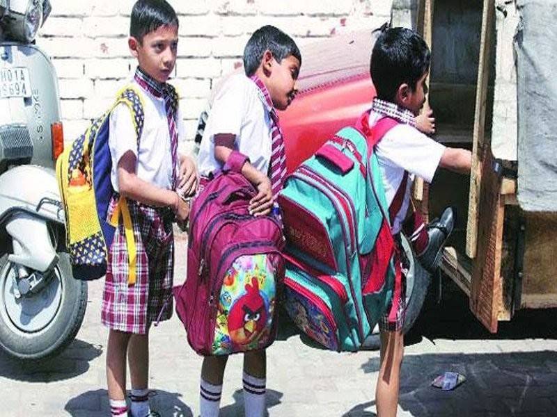 Pelajar di India tidak perlu lagi membawa beg berat ke sekolah. - Foto Zeenews India 