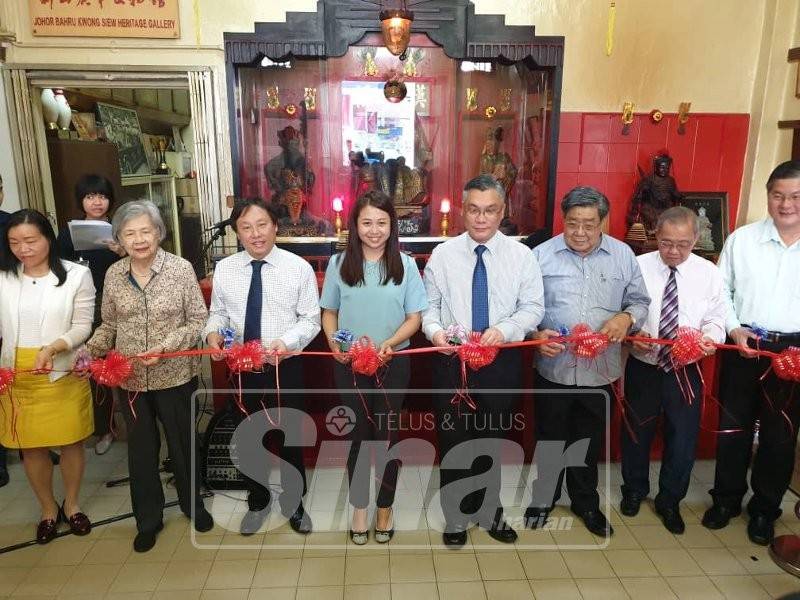 Cai Tung menyempurnakan majlis pelancaran Muzium Warisan Kwong Siew Wai Kuan.