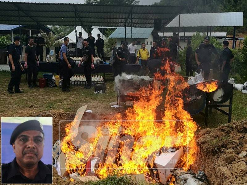 Polis Terengganu melupuskan dadah yang dirampas dan telah selesai bicara. (Gambar kecil: Allaudeen)