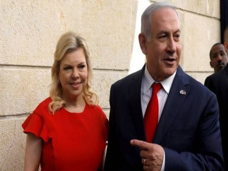 Benjamin Netanyahu dan isterinya, Sara. - Foto Reuters