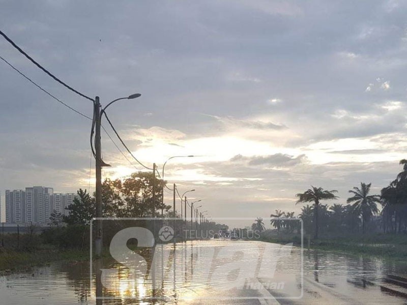 Jalan Persiaran Puncak Alam berhampiran Alam Jaya sering dinaiki air selepas hujan lebat.