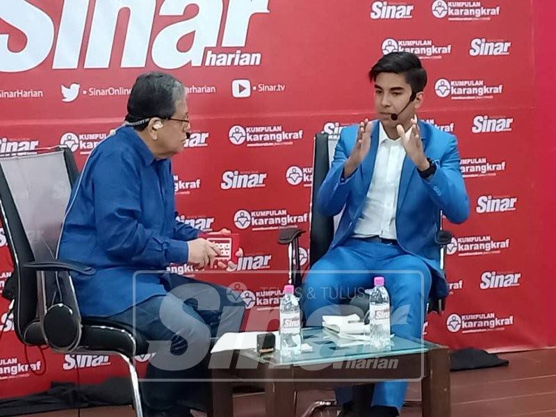 Syed Saddiq dalam program Bicara Minda yang berlangsung di Kompleks Kumpulan Media Karangkraf, di sini, hari ini.